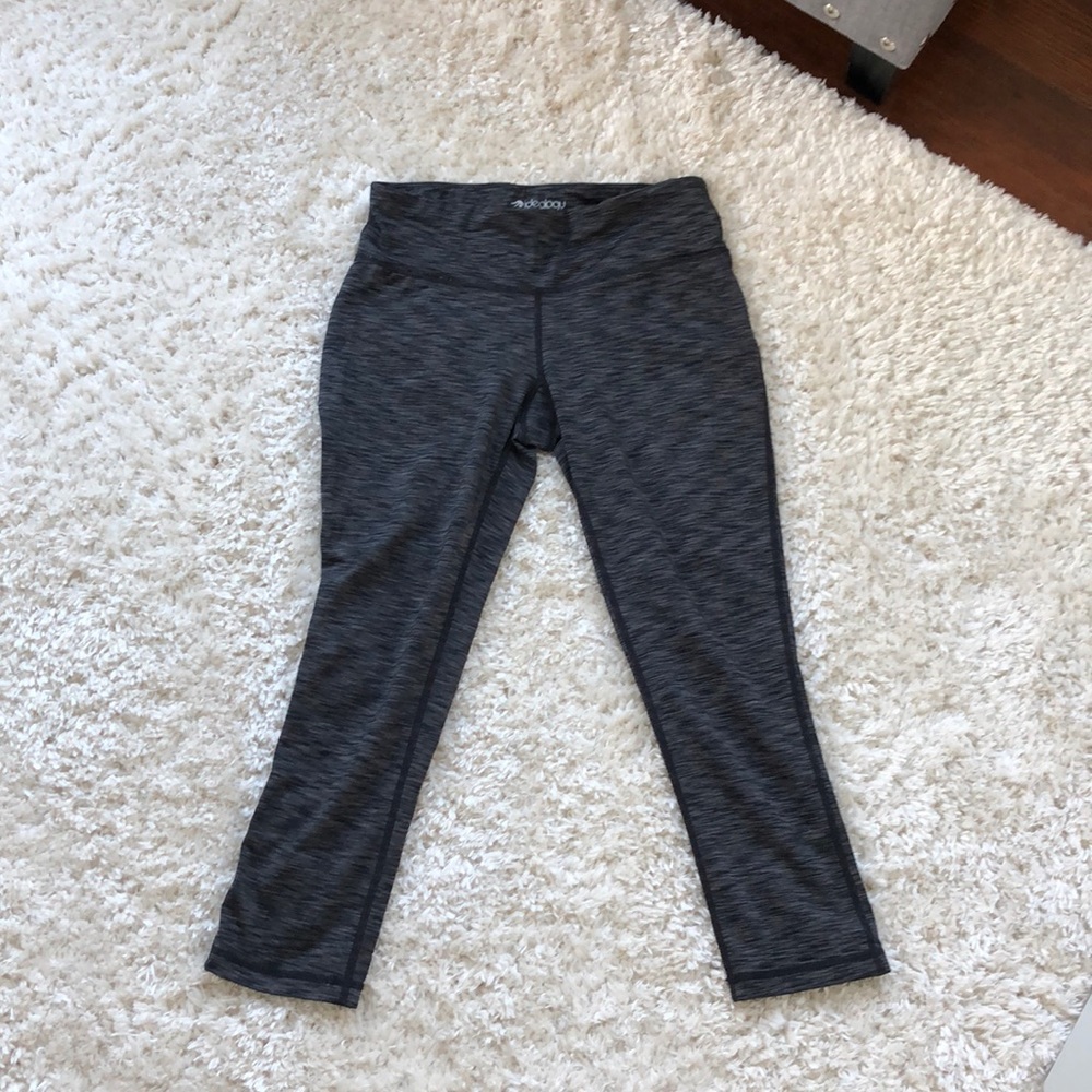 Grey Capri leggings.